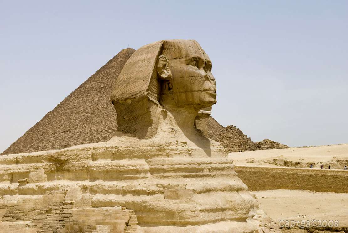 La gran esfinge, detrás la gran pirámide